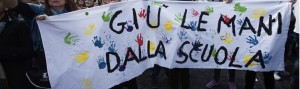 Giu_le_mani_dalla_scuola